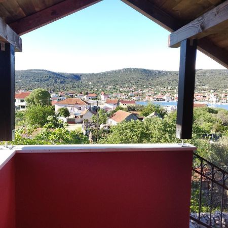 Guest House Maslina Vinisce Bagian luar foto