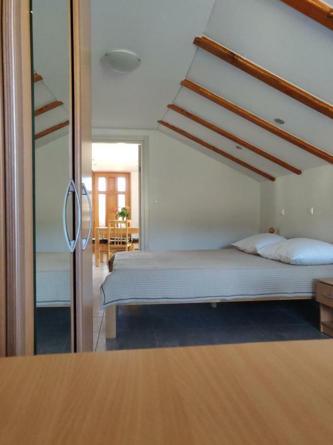 Guest House Maslina Vinisce Bagian luar foto