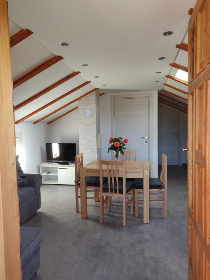 Guest House Maslina Vinisce Bagian luar foto
