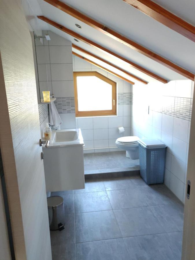 Guest House Maslina Vinisce Bagian luar foto